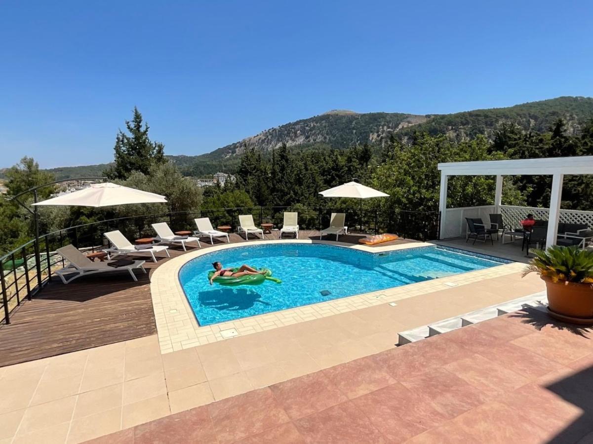 Aphrodite Villa *